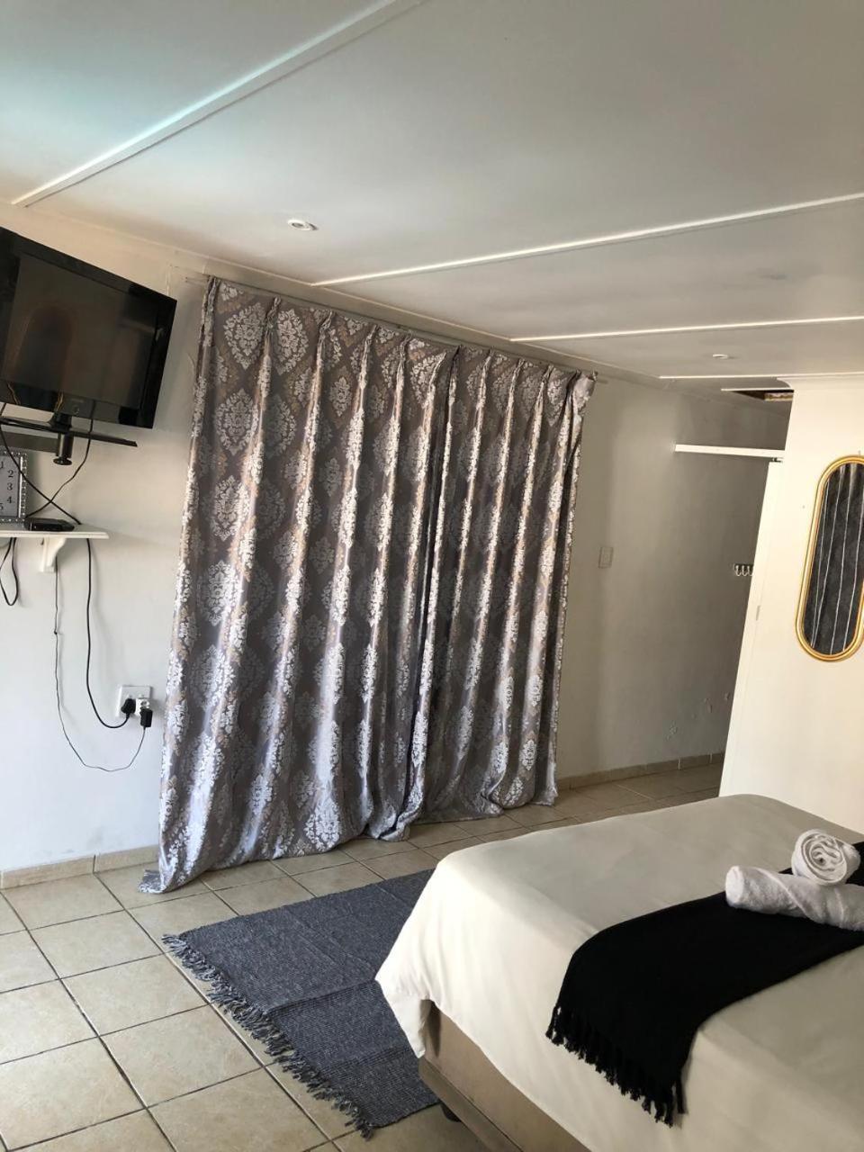 Jnc Lodge Richards Bay Exterior photo